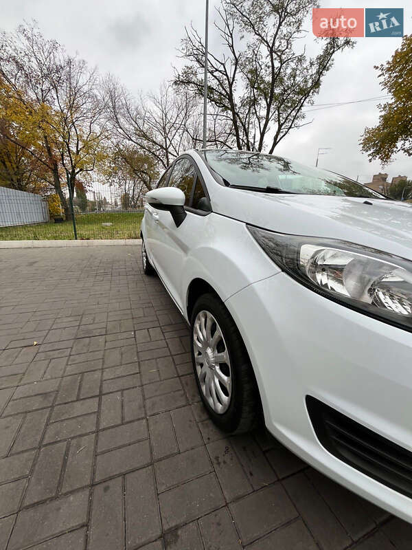 Хэтчбек Ford Fiesta 2016 в Киеве