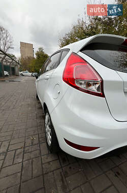 Хетчбек Ford Fiesta 2016 в Києві