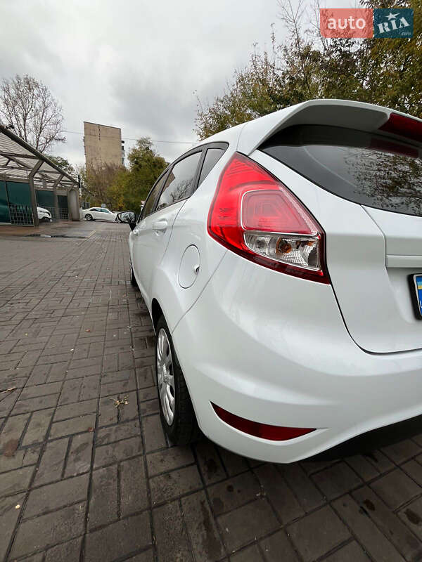 Хэтчбек Ford Fiesta 2016 в Киеве