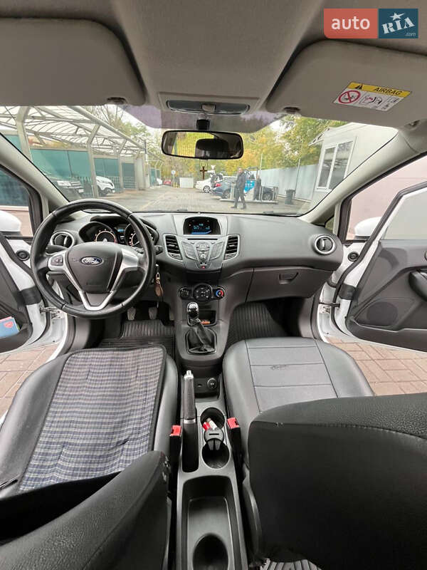 Хэтчбек Ford Fiesta 2016 в Киеве