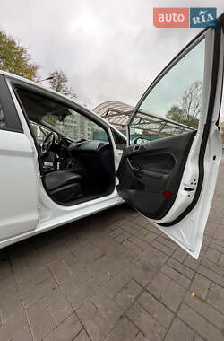 Хетчбек Ford Fiesta 2016 в Києві