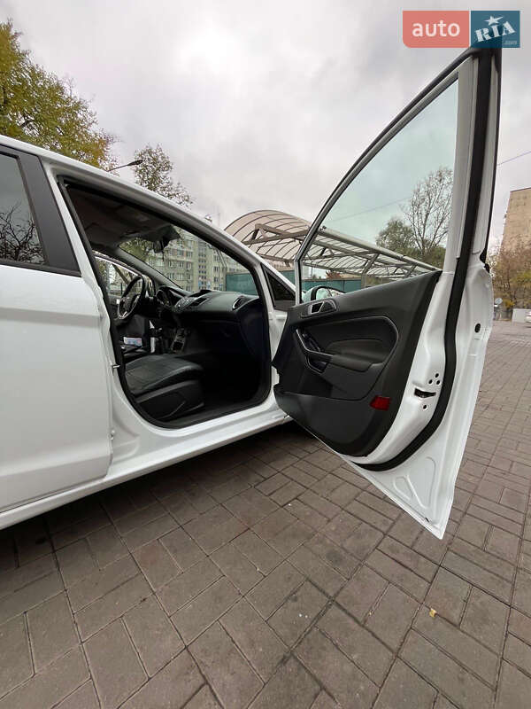 Хэтчбек Ford Fiesta 2016 в Киеве