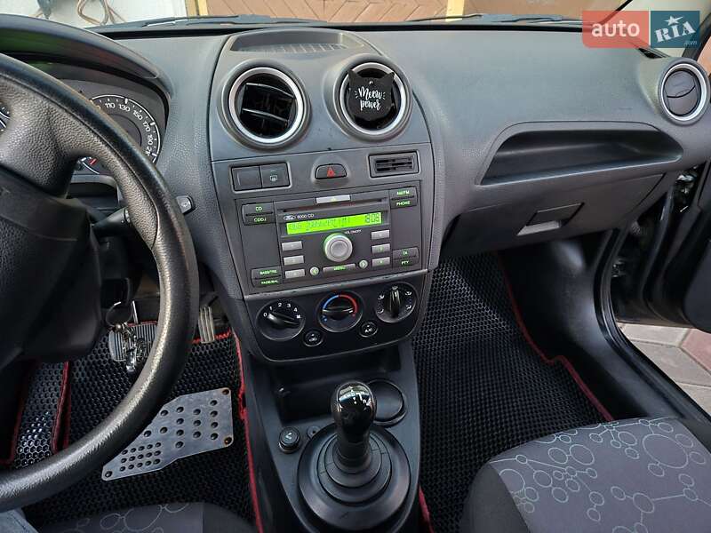 Хетчбек Ford Fiesta 2008 в Чернівцях фото 9 Хетчбек Ford Fiesta 2008 в Чернівцях