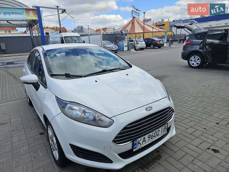 Седан Ford Fiesta 2015 в Софіївській Борщагівці