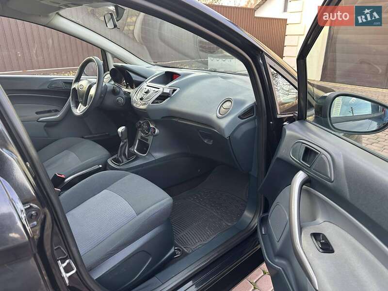 Хэтчбек Ford Fiesta 2011 в Черновцах