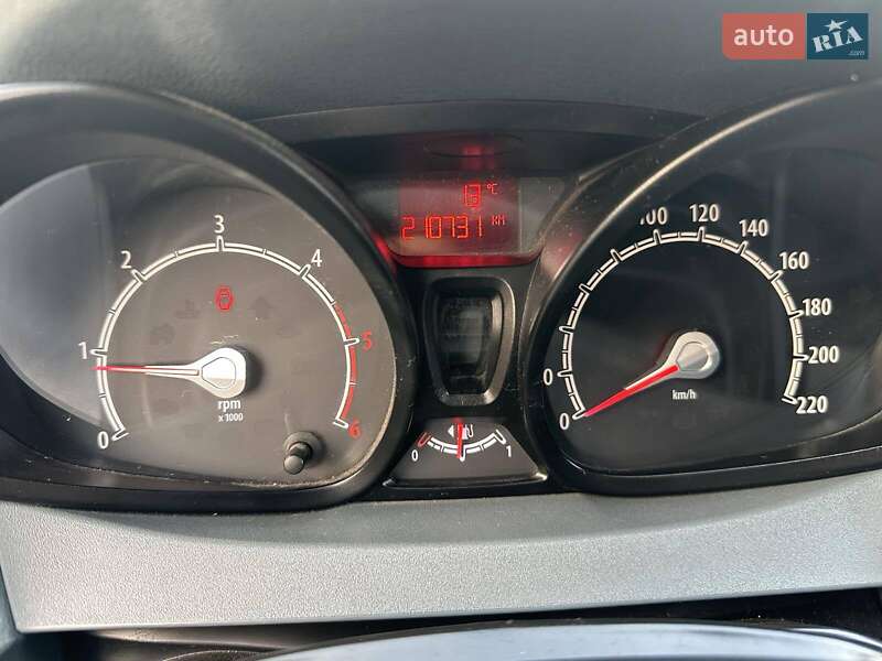 Хэтчбек Ford Fiesta 2011 в Черновцах