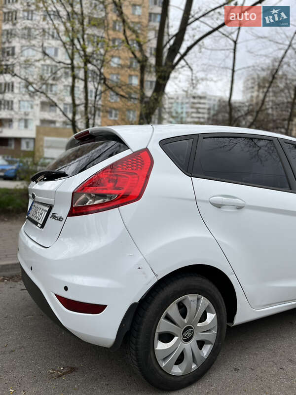 Хэтчбек Ford Fiesta 2012 в Киеве