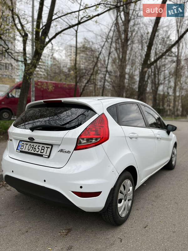 Хэтчбек Ford Fiesta 2012 в Киеве