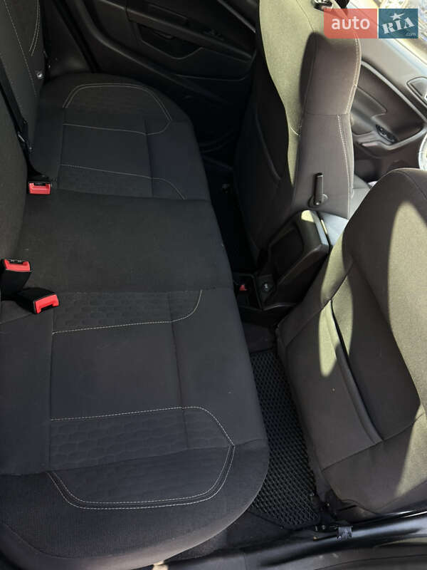 Седан Ford Fiesta 2016 в Киеве