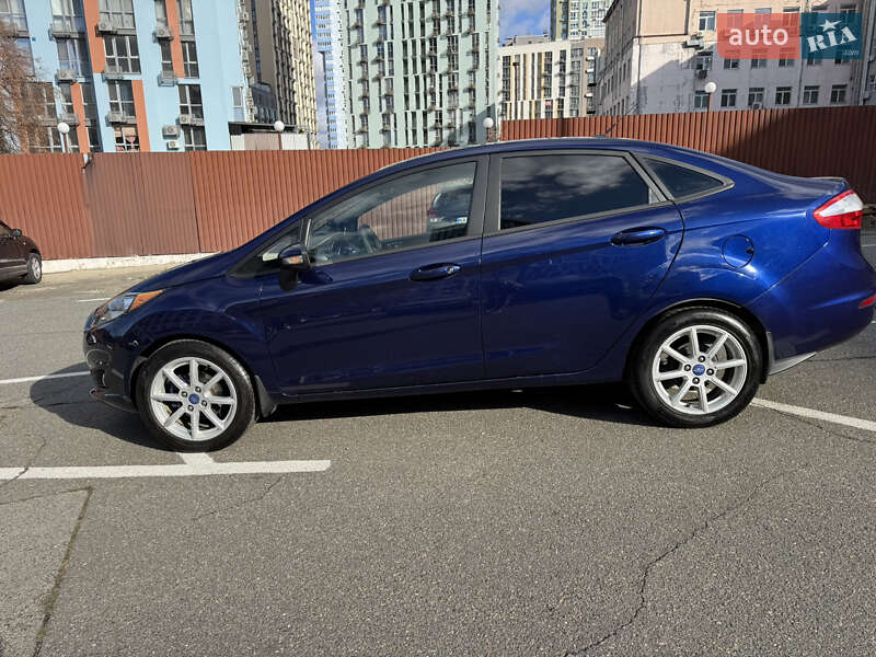 Седан Ford Fiesta 2016 в Киеве