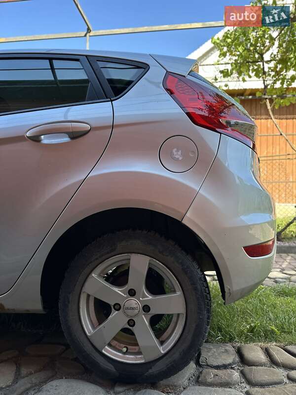 Хетчбек Ford Fiesta 2010 в Косові фото 9 Хетчбек Ford Fiesta 2010 в Косові