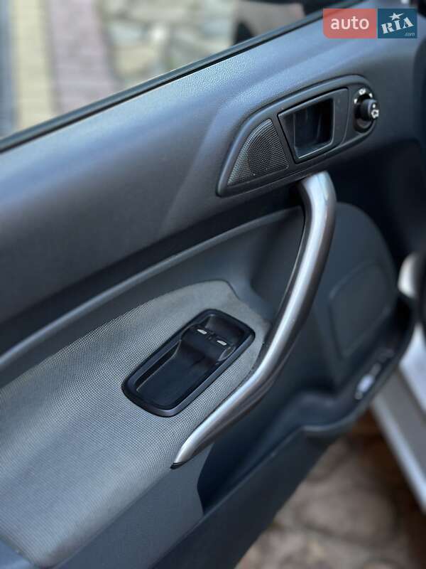 Хетчбек Ford Fiesta 2010 в Косові фото 19 Хетчбек Ford Fiesta 2010 в Косові