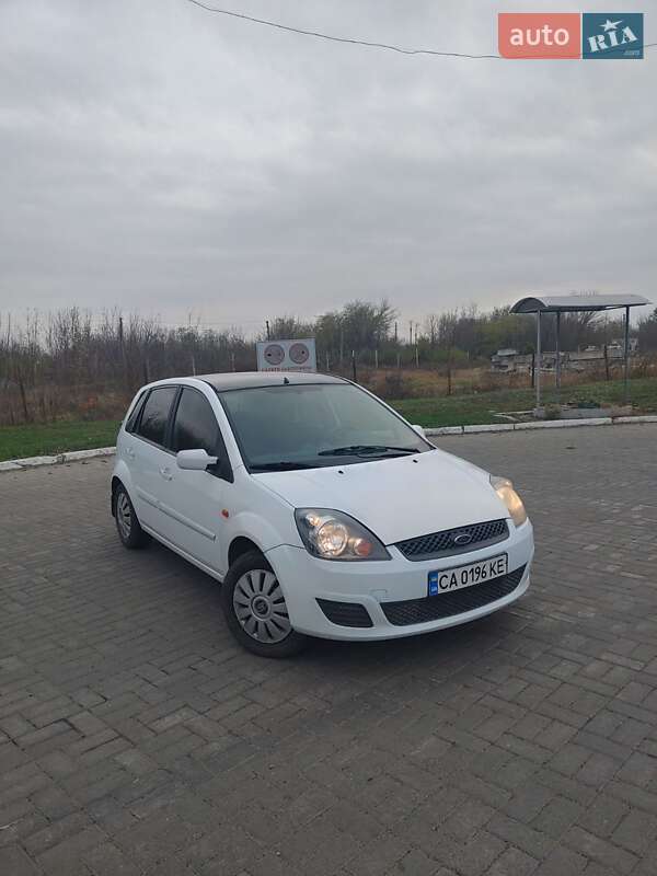Хэтчбек Ford Fiesta 2007 в Золотоноше