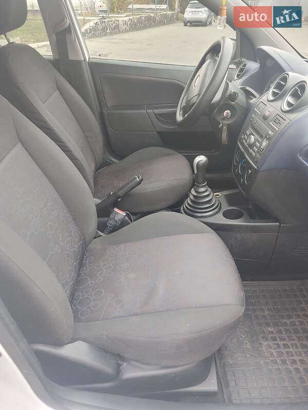 Хэтчбек Ford Fiesta 2007 в Золотоноше