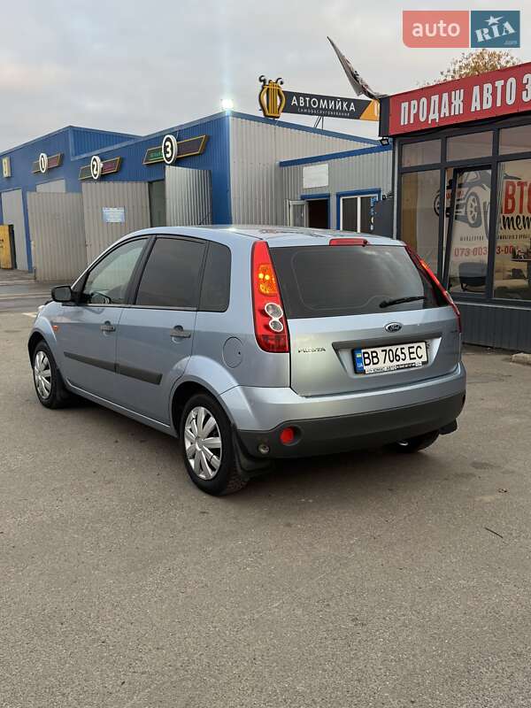 Хэтчбек Ford Fiesta 2007 в Каменке