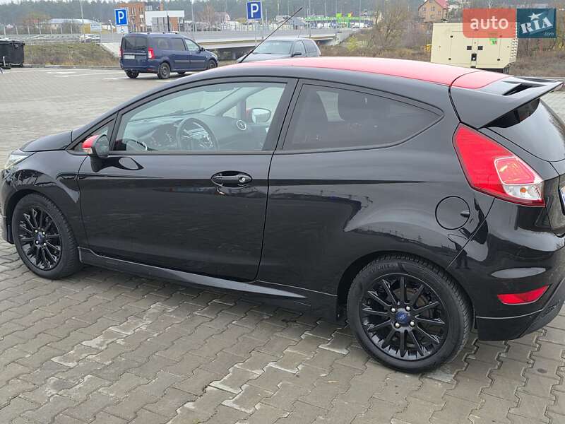 Хэтчбек Ford Fiesta 2015 в Ирпене