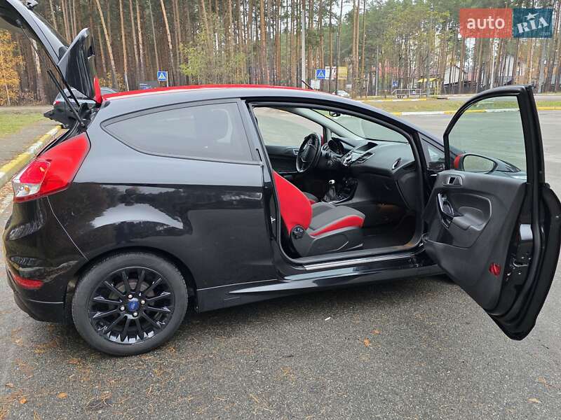 Хэтчбек Ford Fiesta 2015 в Ирпене