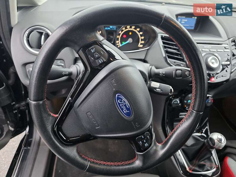 Хэтчбек Ford Fiesta 2015 в Ирпене