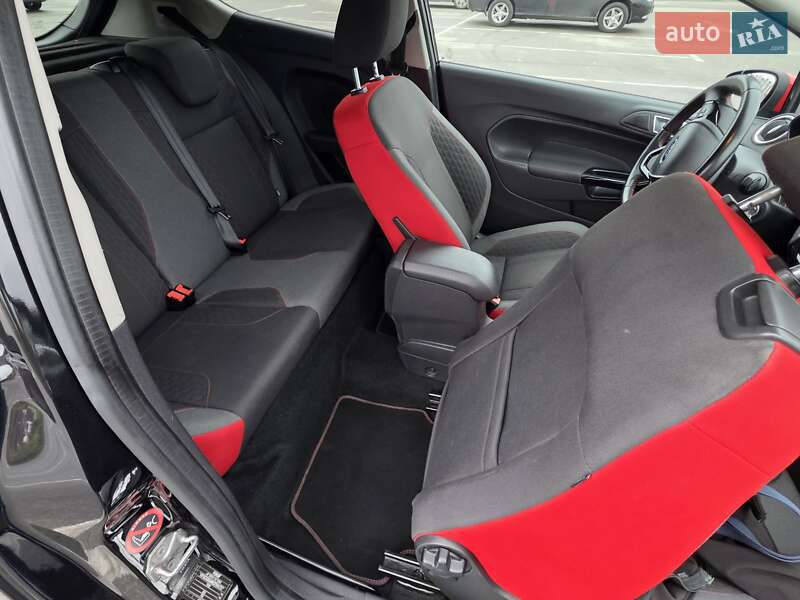 Хэтчбек Ford Fiesta 2015 в Ирпене