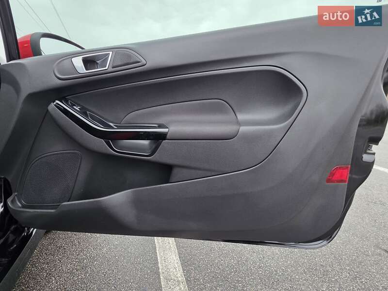 Хэтчбек Ford Fiesta 2015 в Ирпене