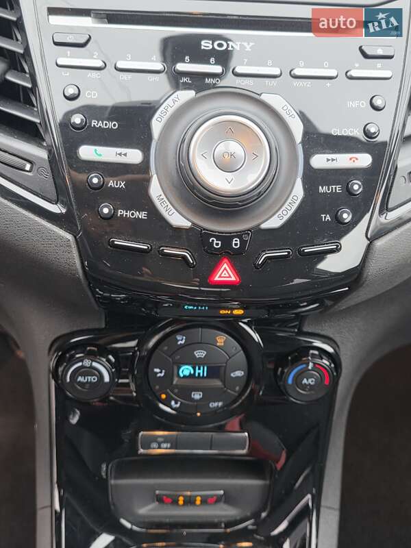 Хэтчбек Ford Fiesta 2015 в Ирпене