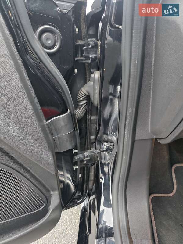 Хэтчбек Ford Fiesta 2015 в Ирпене