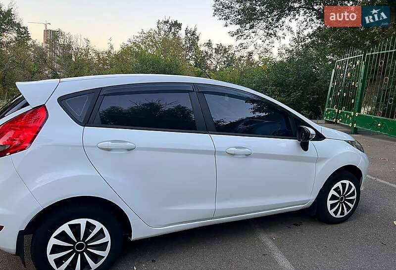 Хетчбек Ford Fiesta 2012 в Києві
