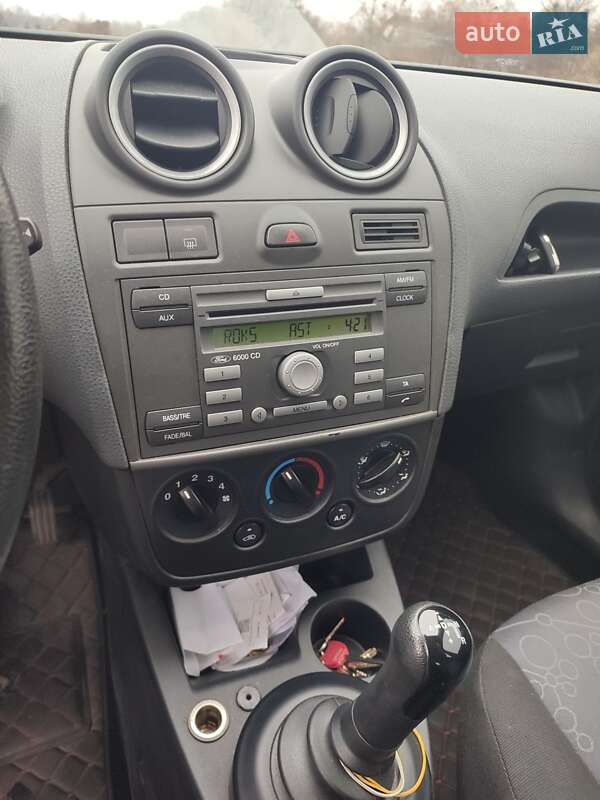 Хэтчбек Ford Fiesta 2008 в Киеве