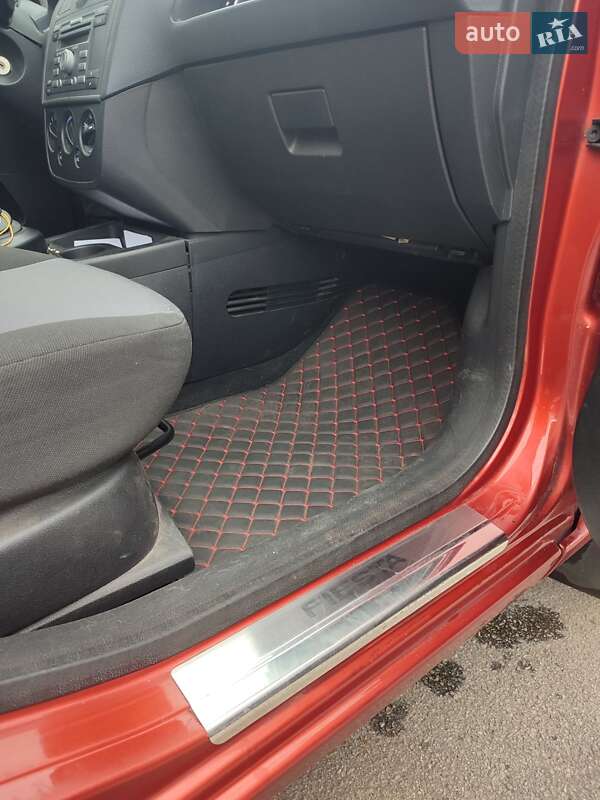 Хэтчбек Ford Fiesta 2008 в Киеве