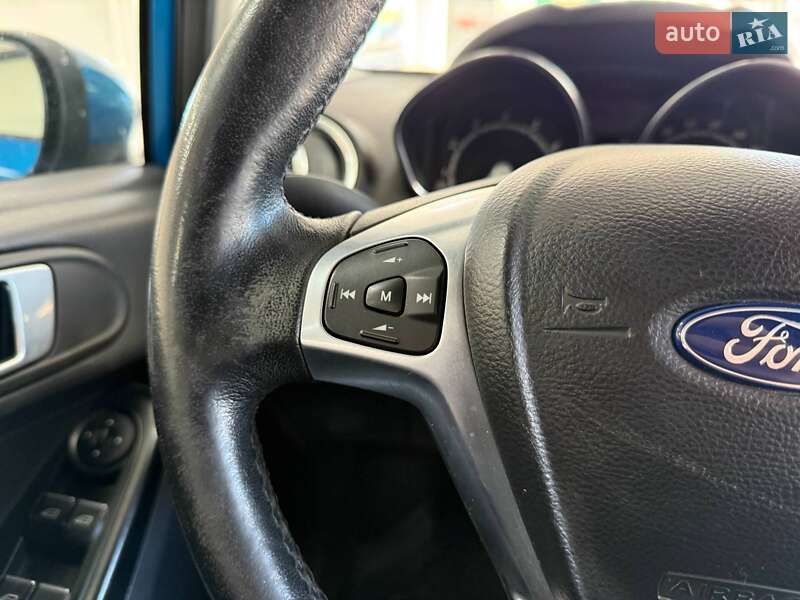 Хэтчбек Ford Fiesta 2015 в Киеве