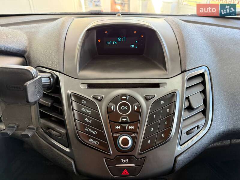 Хэтчбек Ford Fiesta 2015 в Киеве