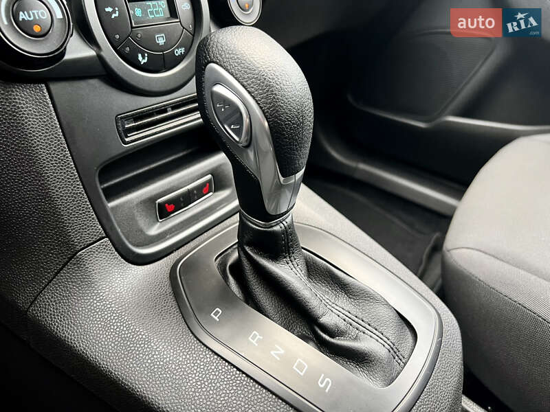 Хэтчбек Ford Fiesta 2016 в Киеве фото 25 Хэтчбек Ford Fiesta 2016 в Киеве