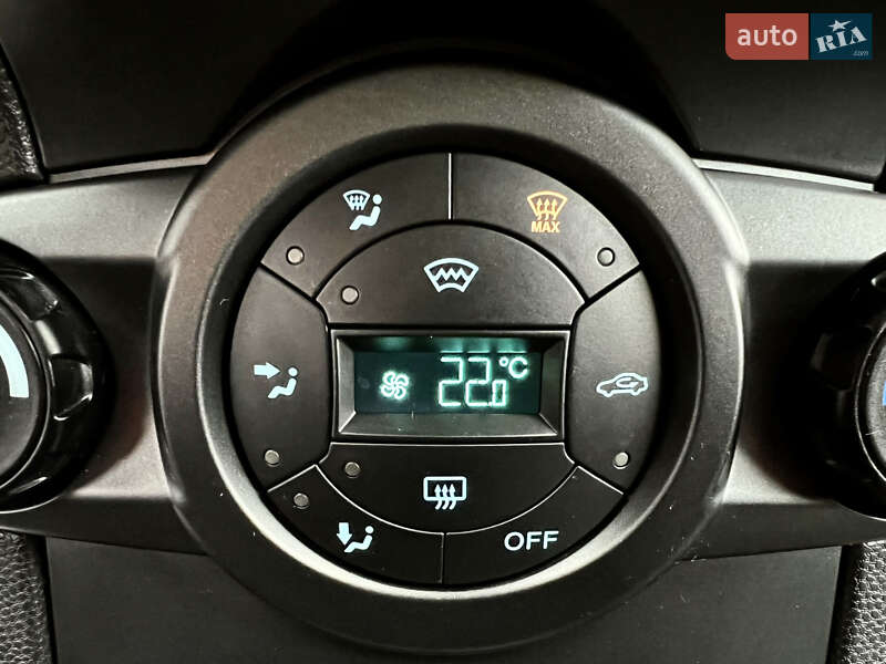 Хэтчбек Ford Fiesta 2016 в Киеве фото 4 Хэтчбек Ford Fiesta 2016 в Киеве