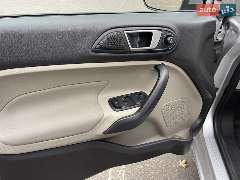 Седан Ford Fiesta 2015 в Києві фото 13 Седан Ford Fiesta 2015 в Києві