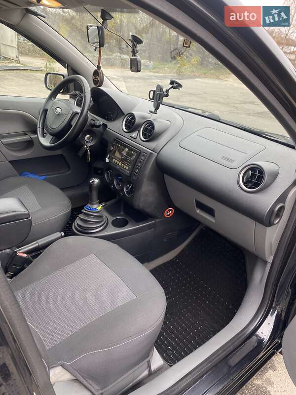 Хетчбек Ford Fiesta 2002 в Звенигородці