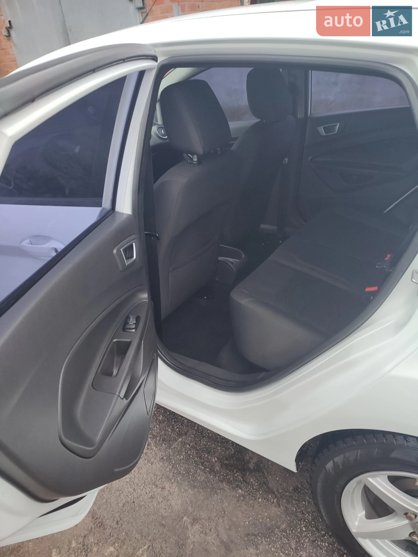 2013 Ford Fiesta - мініатюра 11