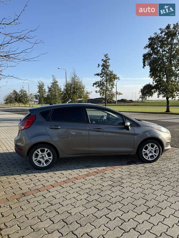Хэтчбек Ford Fiesta 2013 в Мукачево