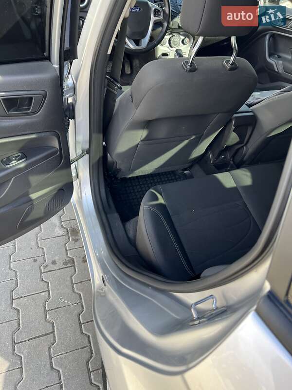Седан Ford Fiesta 2017 в Львові
