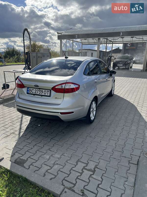 Седан Ford Fiesta 2017 в Львові