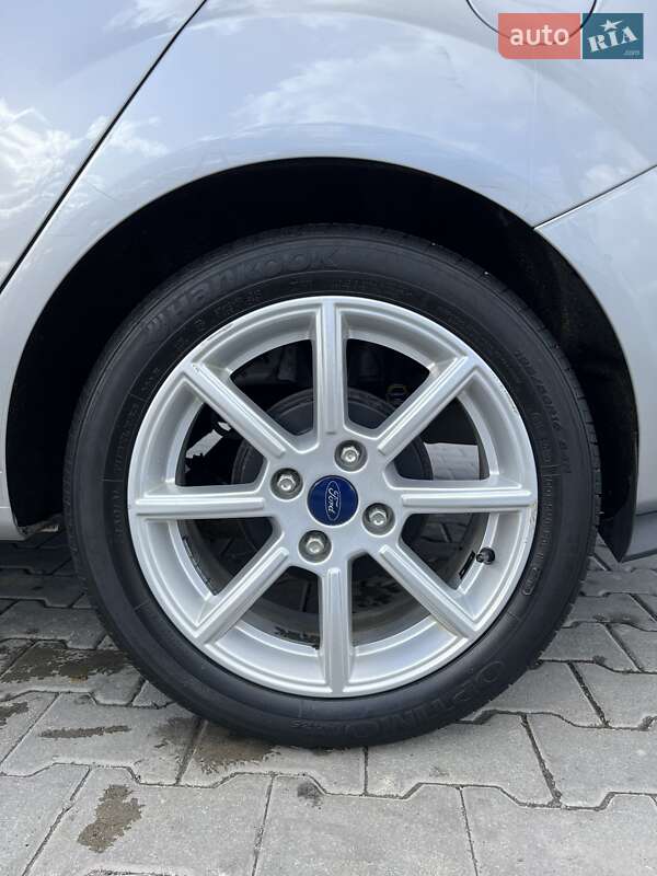 Седан Ford Fiesta 2017 в Львові