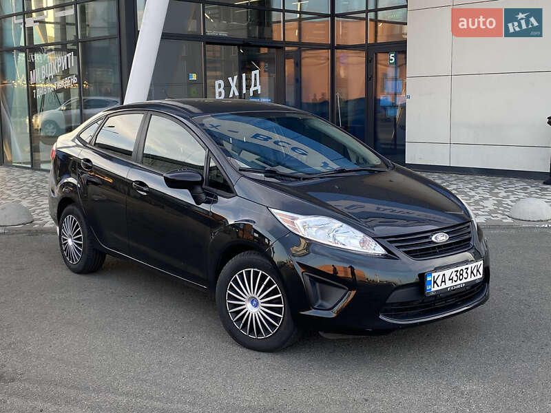 Седан Ford Fiesta 2013 в Києві