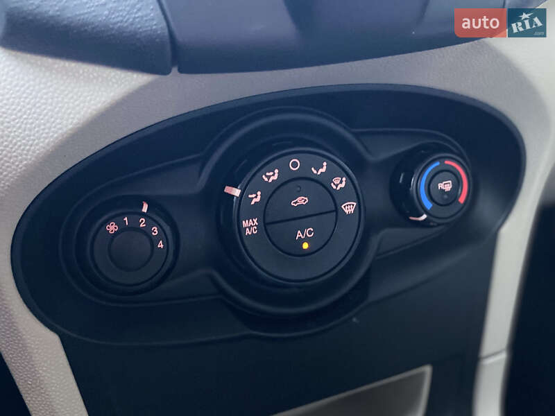 Седан Ford Fiesta 2013 в Києві