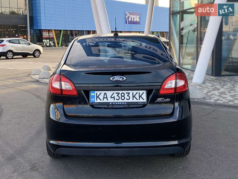 Седан Ford Fiesta 2013 в Києві