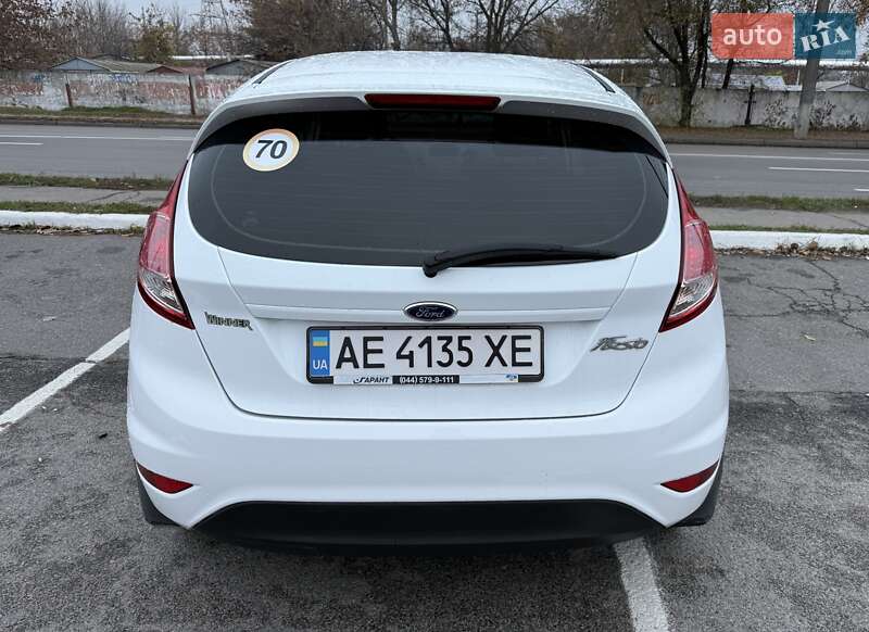 Хэтчбек Ford Fiesta 2015 в Днепре