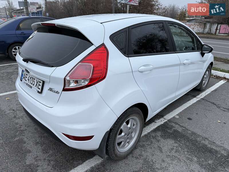 Хэтчбек Ford Fiesta 2015 в Днепре