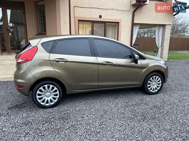 Хэтчбек Ford Fiesta 2011 в Мукачево