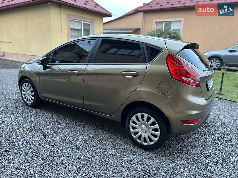 Хэтчбек Ford Fiesta 2011 в Мукачево