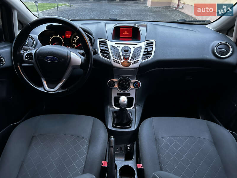 Хэтчбек Ford Fiesta 2011 в Мукачево