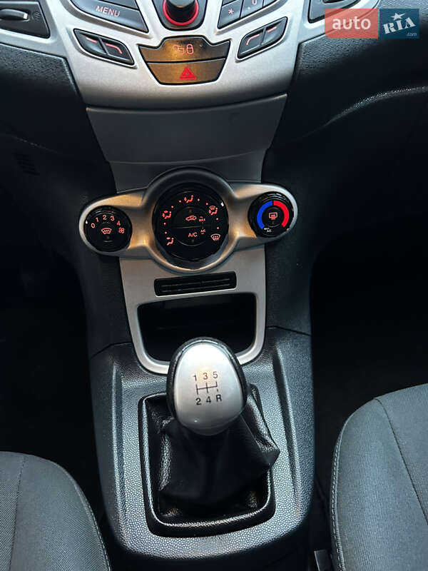 Хэтчбек Ford Fiesta 2011 в Мукачево