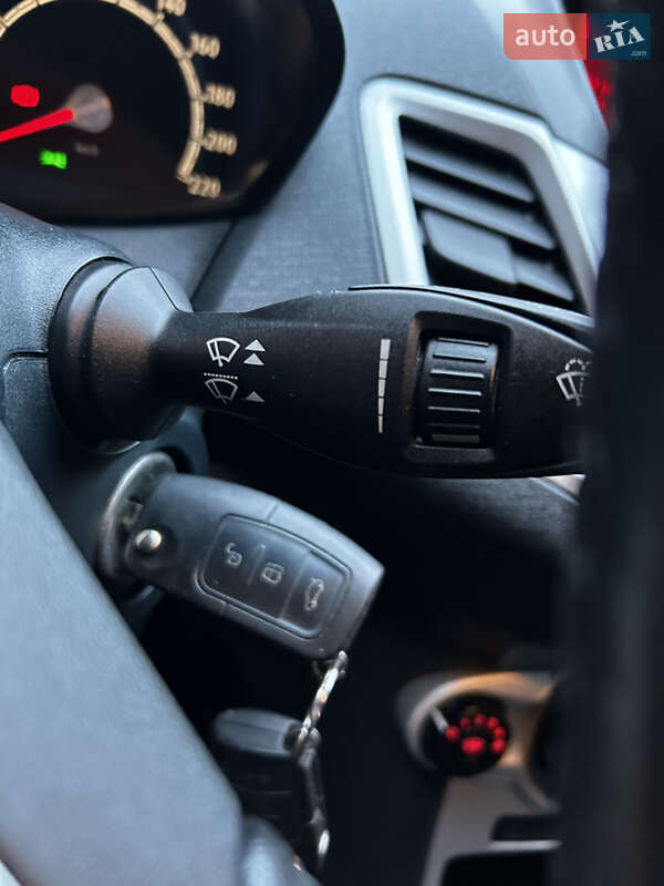 Хэтчбек Ford Fiesta 2011 в Мукачево